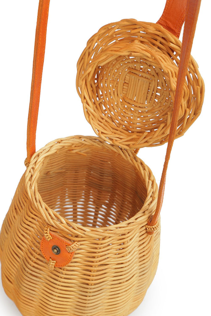 Wicker bucket bag